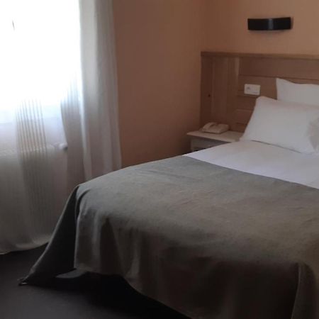 Hotel Des Roches - Climatisation Les Eyzies Eksteriør bilde